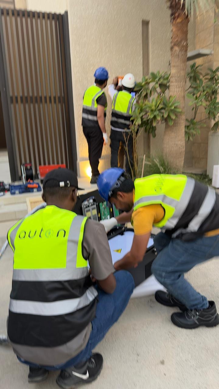 Auton installers in hard hats